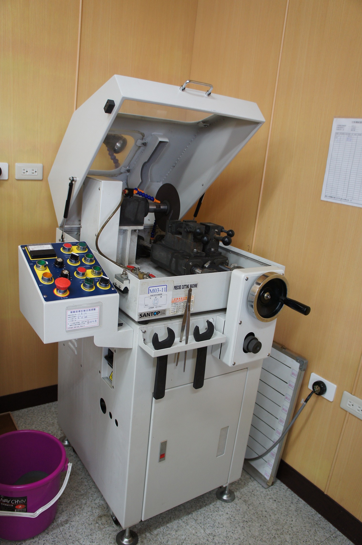 Nova. Fastener Abrasive Cutting Machine